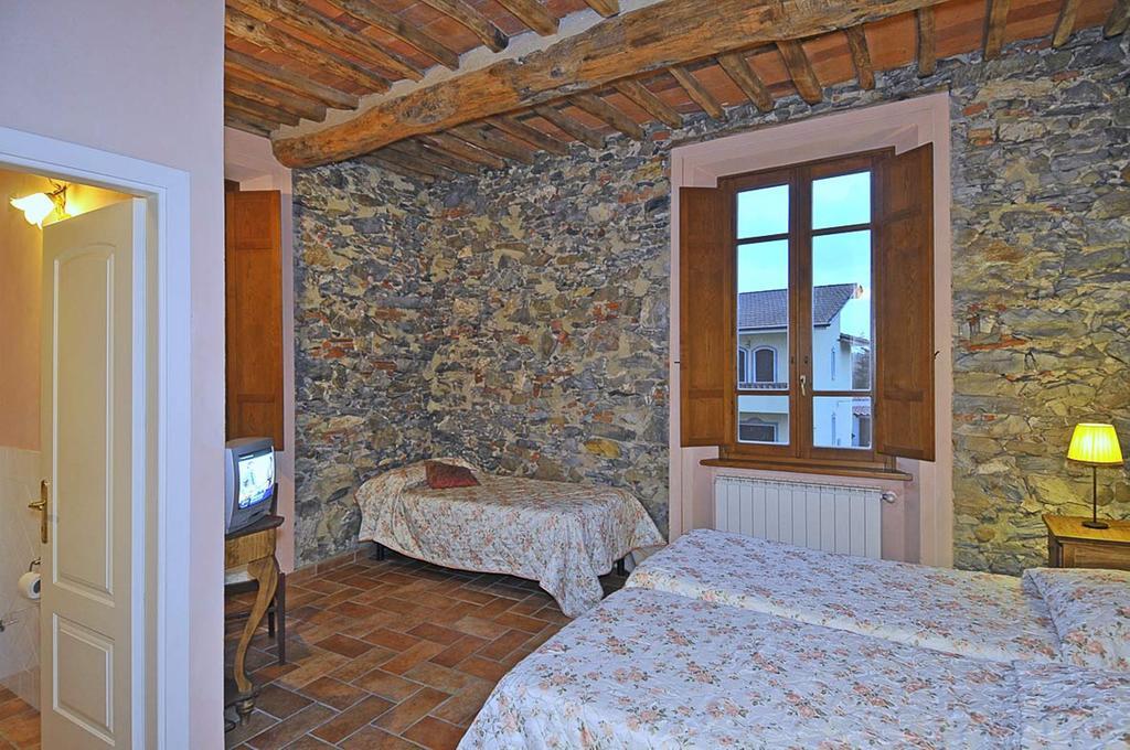 ماساروسا Le Ginestre B & B الغرفة الصورة
