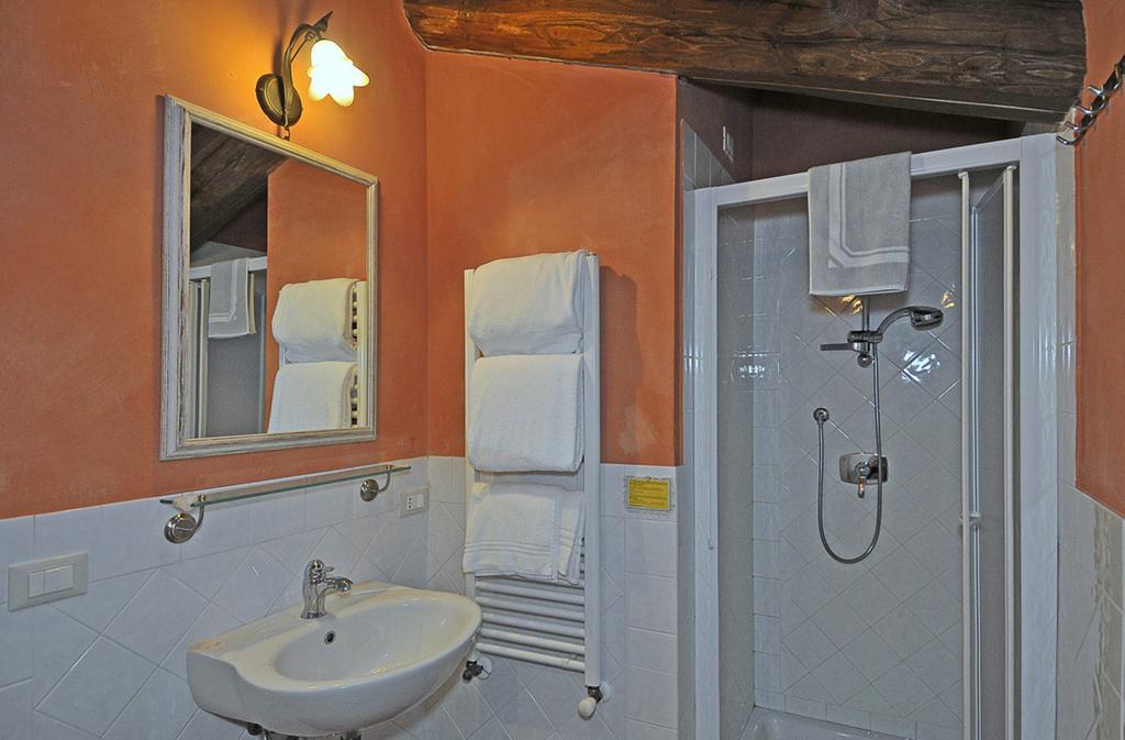ماساروسا Le Ginestre B & B الغرفة الصورة